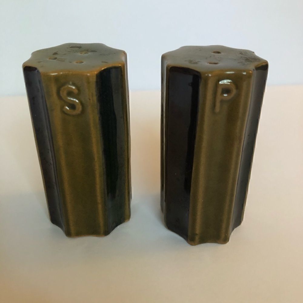 Vintage salt and pepper set avocado w/ navy brown